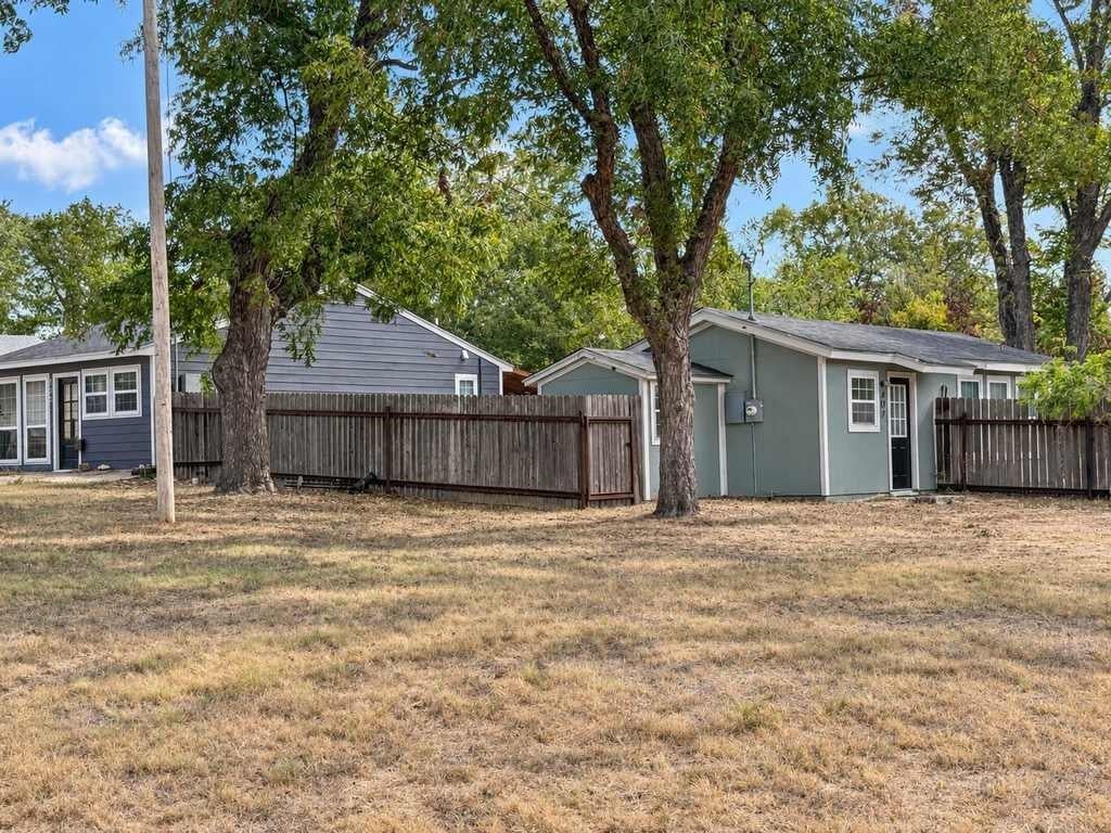 405 & 407 S 6th Street