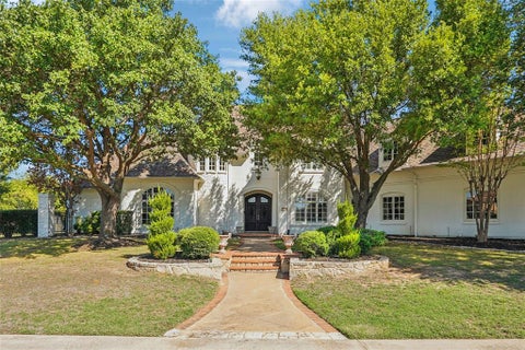 Photo of 5900 Shorefront Lane, Flower Mound, TX 75022 (MLS # 21406872)