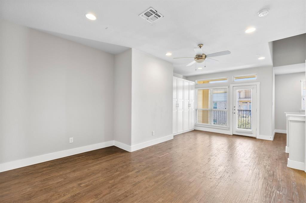 Exall Twnhms II - Residential