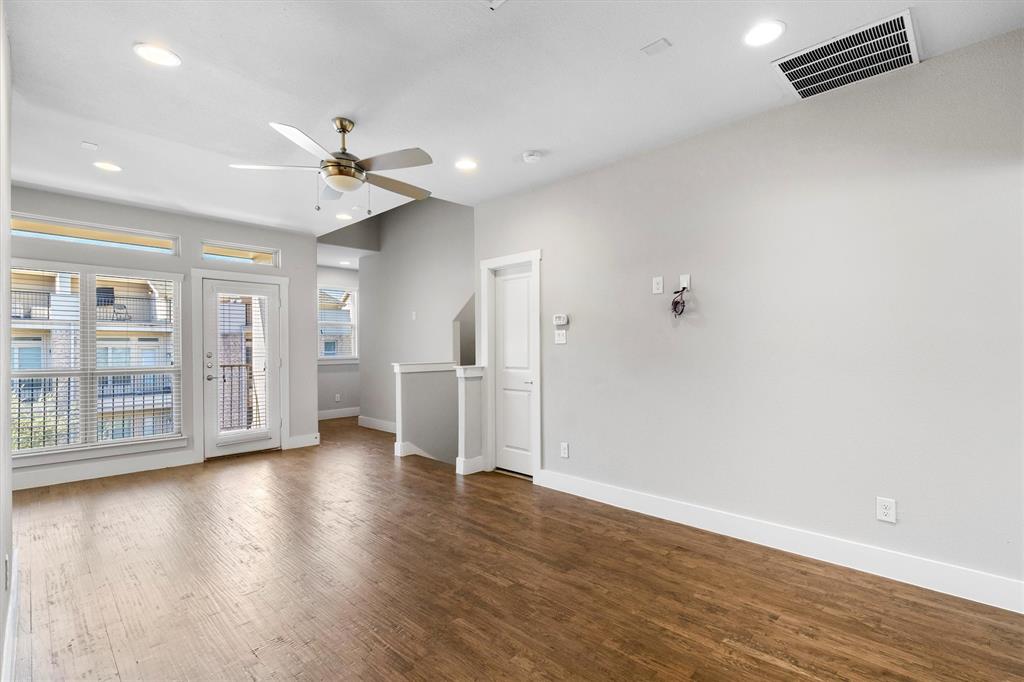 Exall Twnhms II - Residential