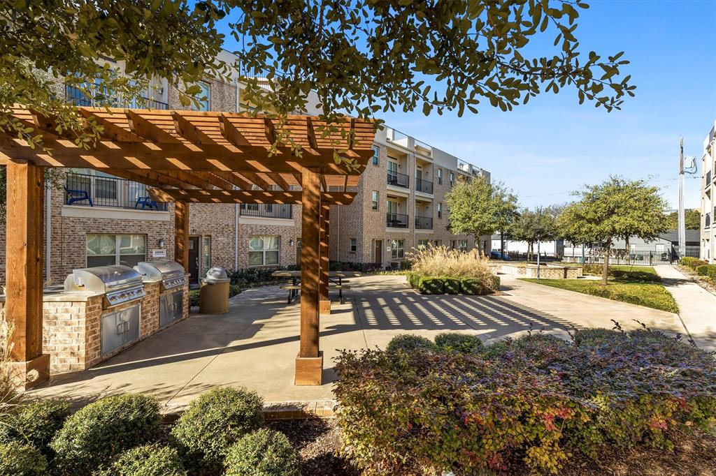 Exall Twnhms II - Residential