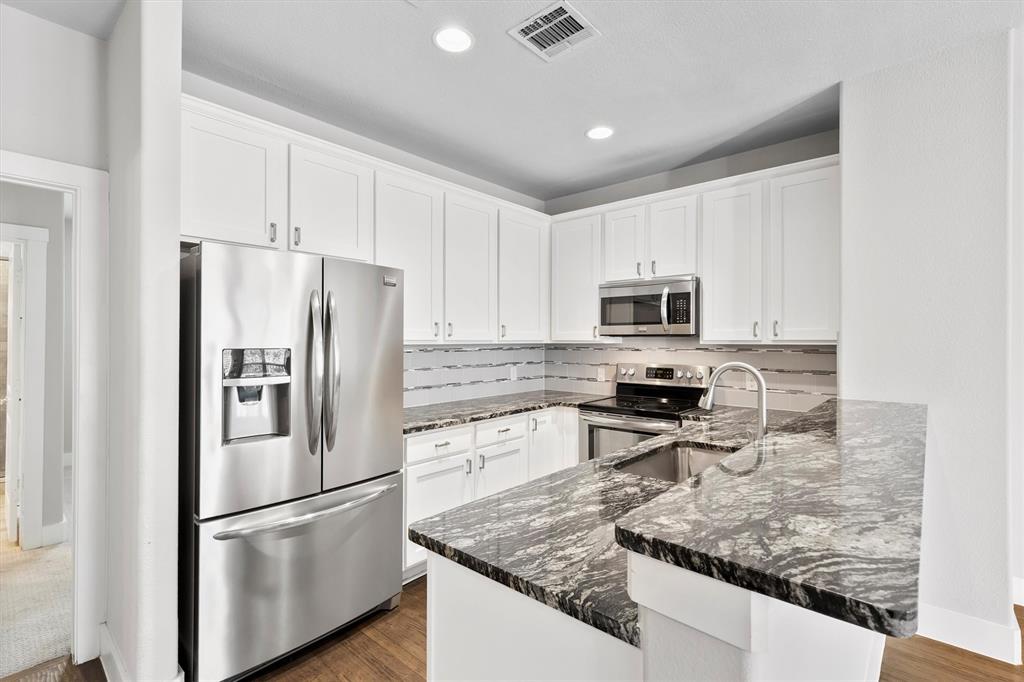 Exall Twnhms II - Residential