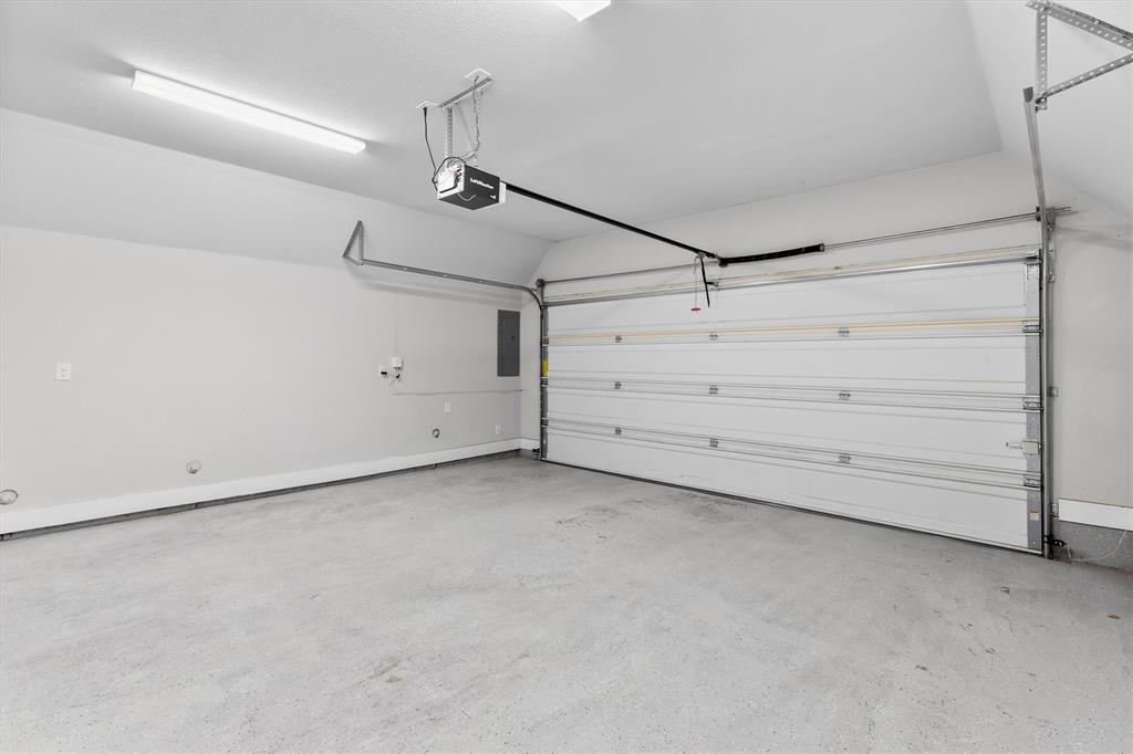 Exall Twnhms II - Residential