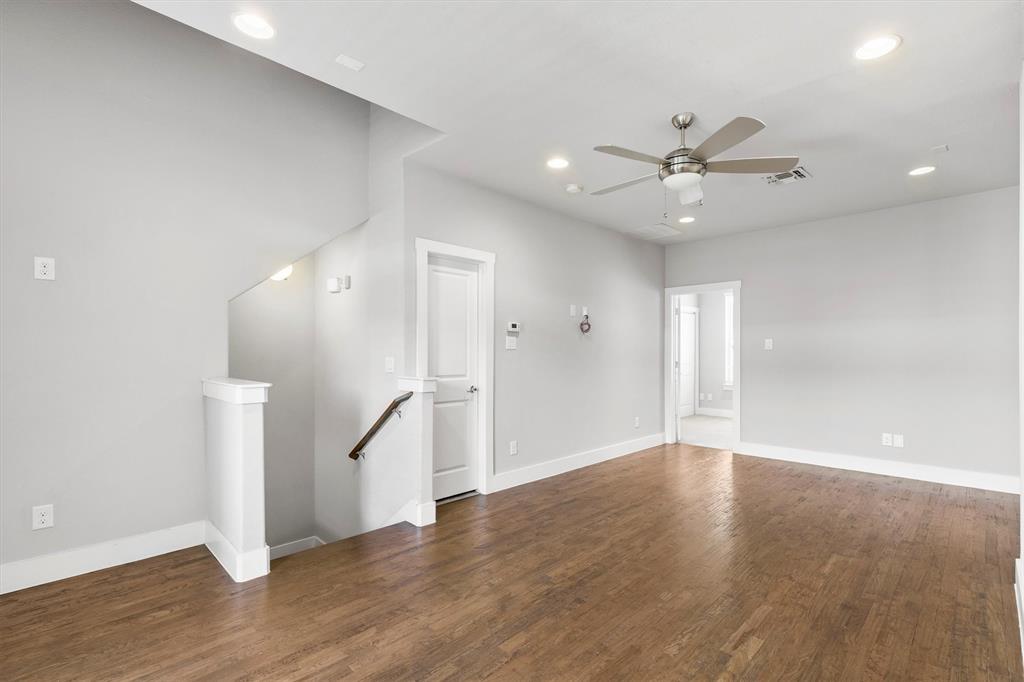 Exall Twnhms II - Residential