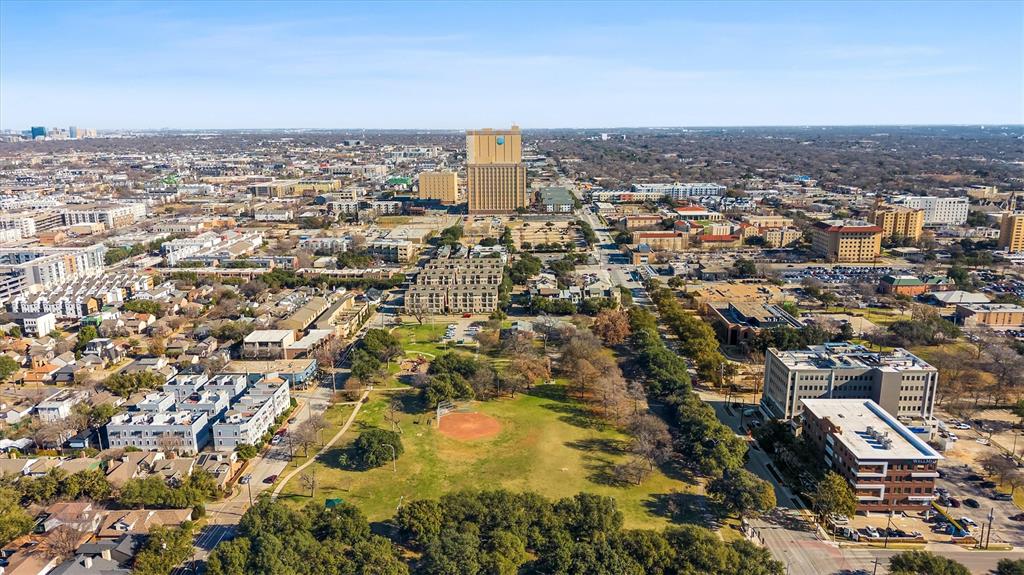 Exall Twnhms II - Residential