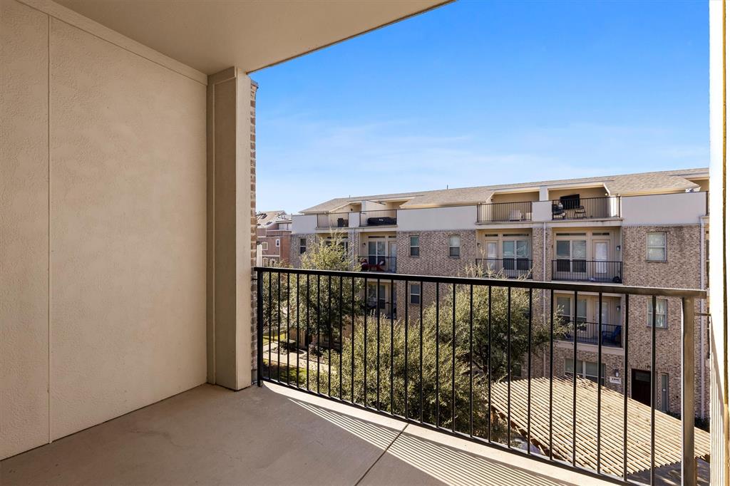 Exall Twnhms II - Residential