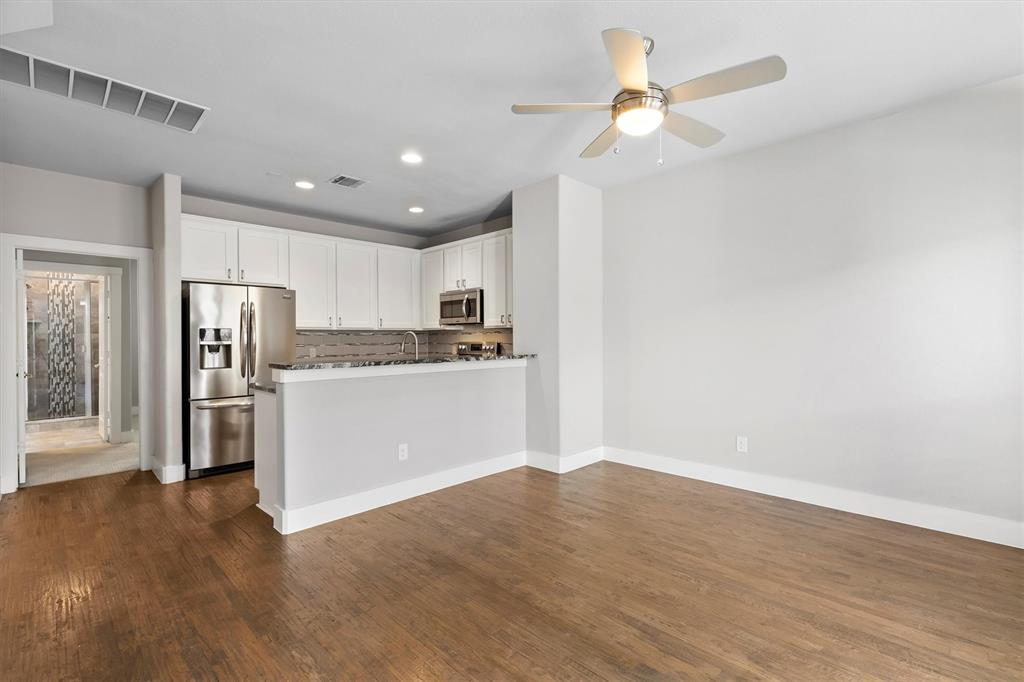 Exall Twnhms II - Residential