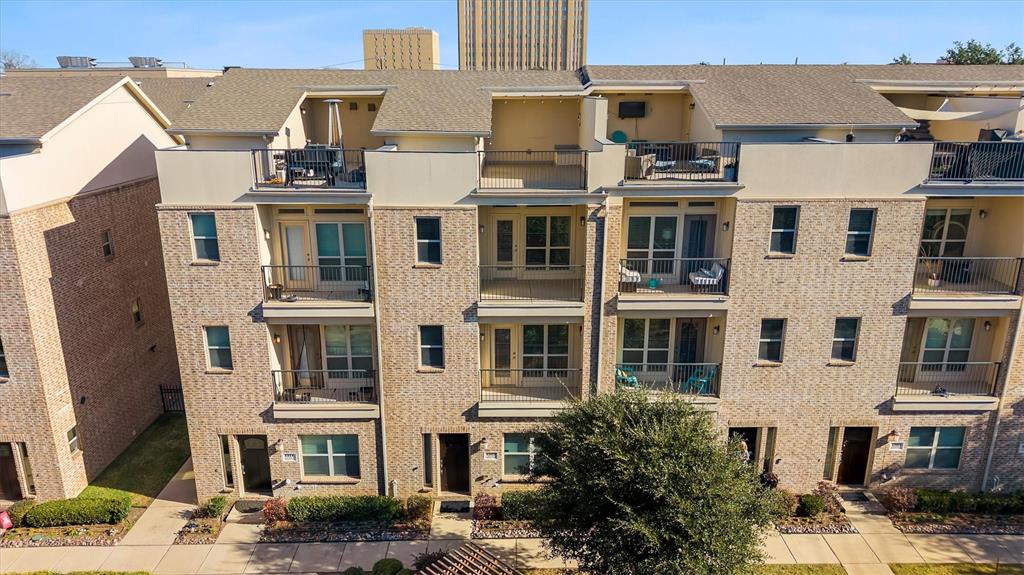 Exall Twnhms II - Residential