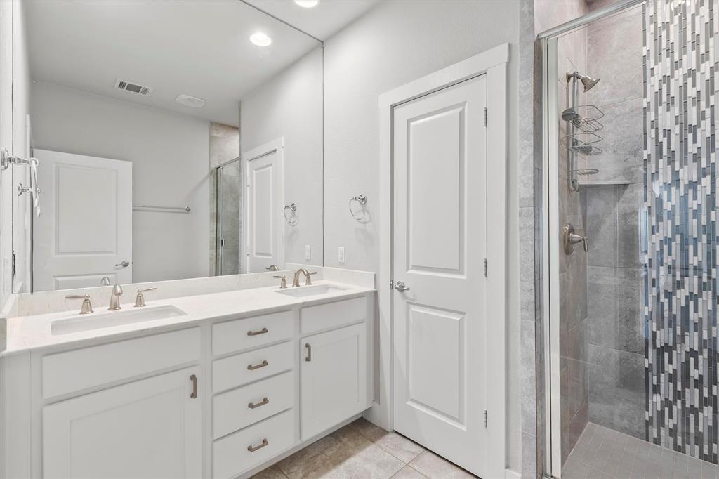 Exall Twnhms II - Residential