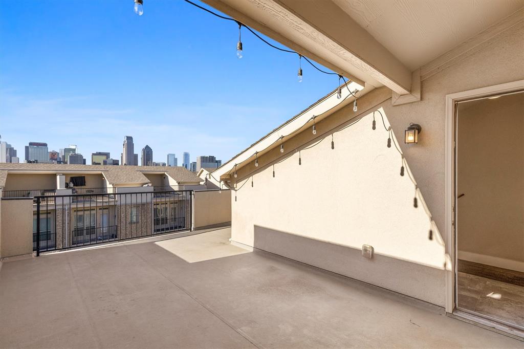 Exall Twnhms II - Residential