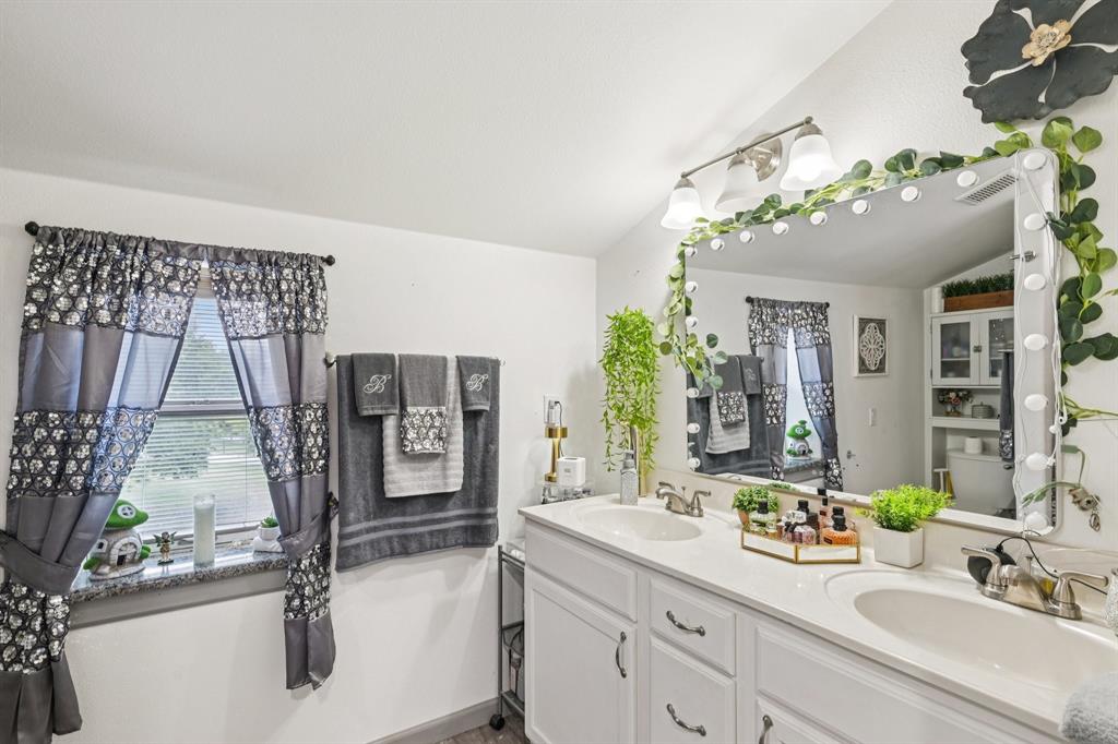 Ray Roberts Estate - Farm