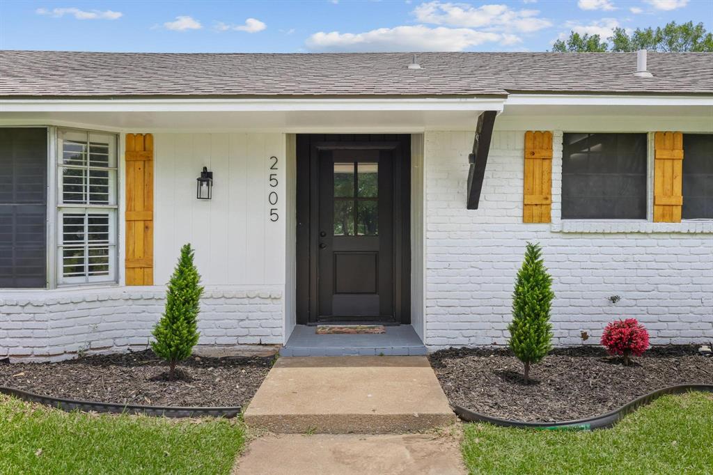 2505 Meadows Lane