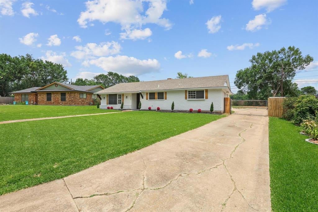 2505 Meadows Lane