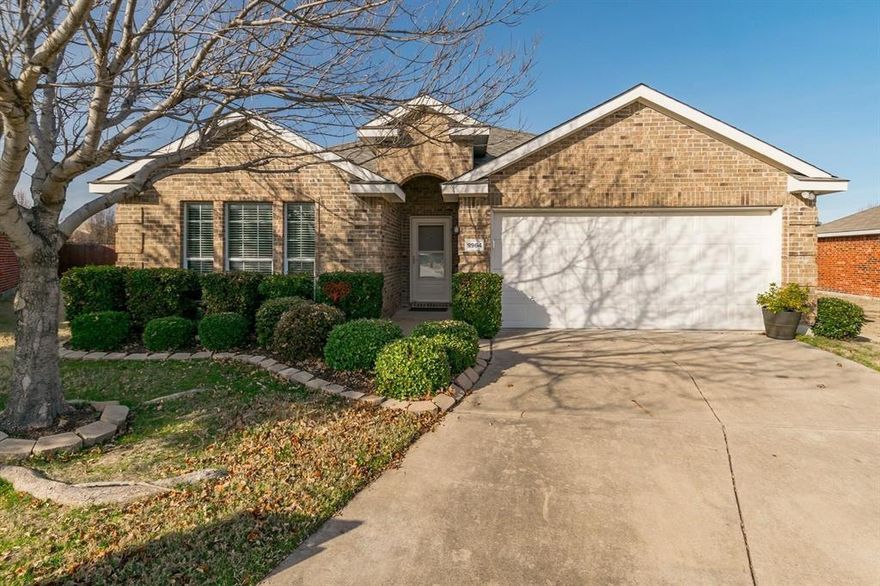 Frisco ISD. Charming one-story 3 bedrooms home. Fresh and clean. Open floor plan with spacious living room.  Updated kitchen with granite counter-tops, stainless appliances including 5 burner gas cook-top. Beautiful wood floor, no carpet. Split bedrooms for more privacy. Large back yard with wood deck. Don’t miss this rare opportunity to own an exceptional home that combines luxury, comfort, and convenience.