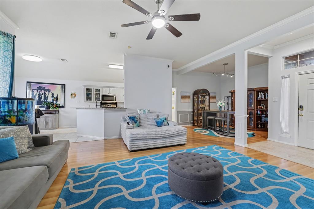 7925 Peregrine Trail