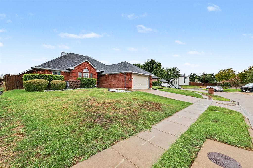 7925 Peregrine Trail