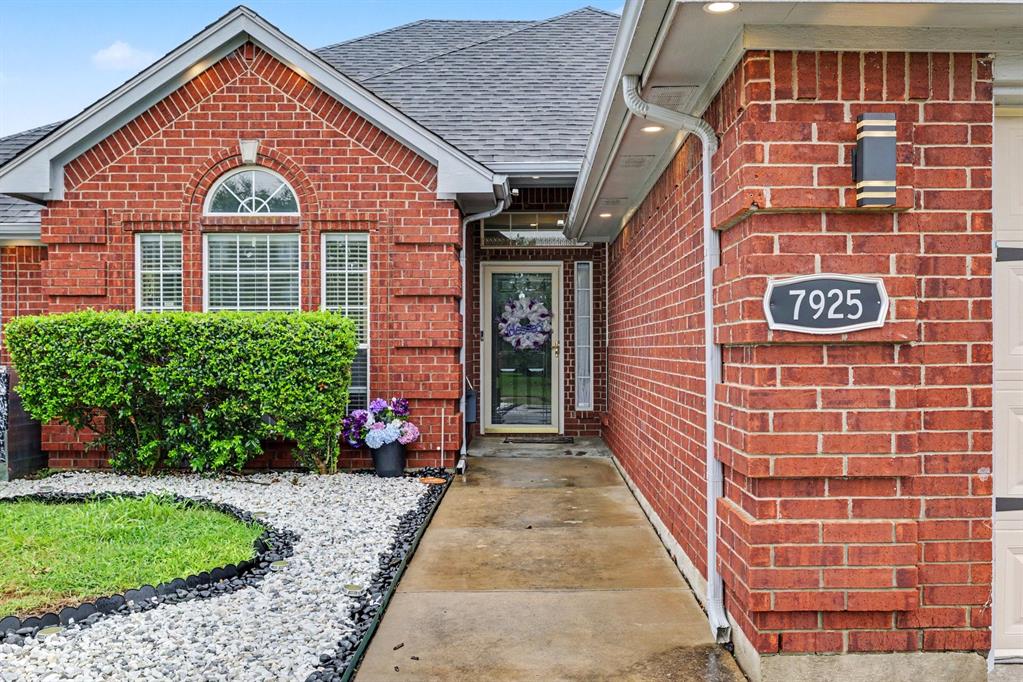 7925 Peregrine Trail