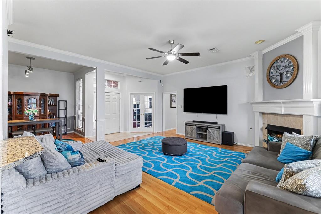7925 Peregrine Trail