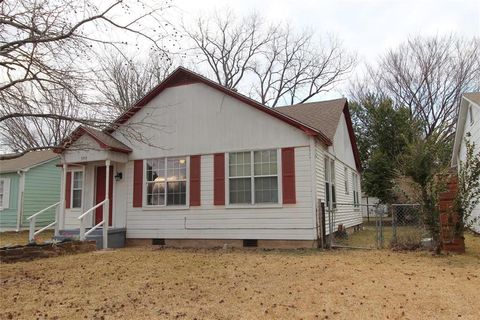 Photo of 509 W Bullock Street, Denison, TX 75020 (MLS # 21229293)