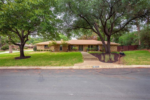 Photo of 213 Pennsylvania Drive, Denton, TX 76205 (MLS # 21418134)