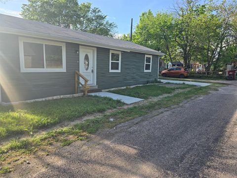 Photo of 121 Windom Street #A, Farmersville, TX 75442 (MLS # 21229686)