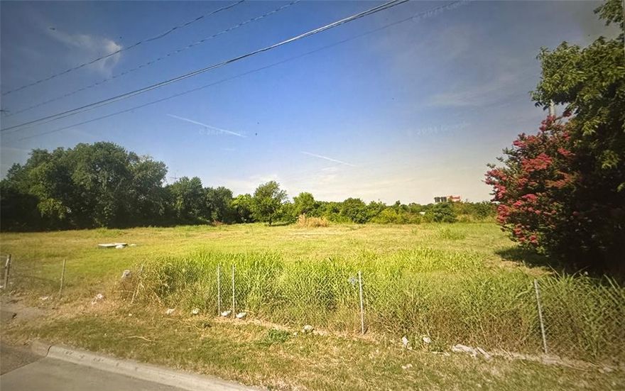 PRIME LOCATION!!!! 248 FT FRONTAGE ON LAWNVIEW AVE. VACANT LAND READY FOR YOUR VISION!!! SURVEY SHOWS 2.114 ACRES!!!!