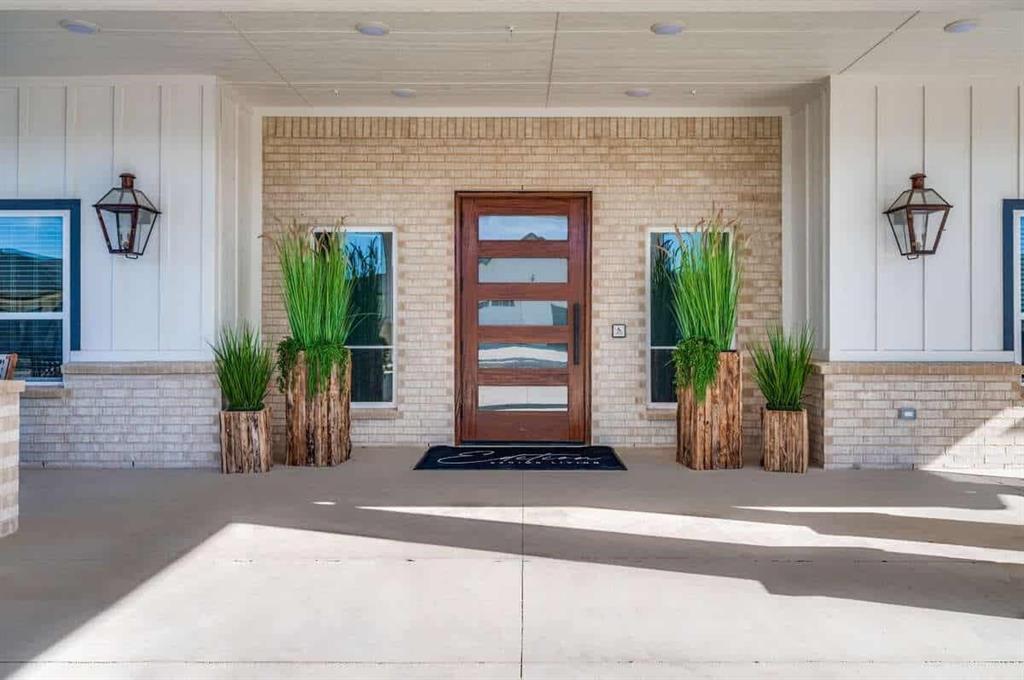 820 W McLeroy Boulevard 2004