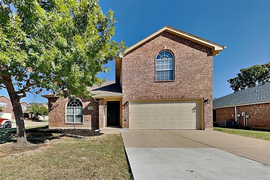 $1000 off the First Full Month of Rent! Charming 4 bed, 3 bath 2,409 sq ft home in Fort Worth! Open kitchen concept with updated counters. Primary suite with attached bathroom. Spacious backyard, great for gatherings! Pets accepted on a case by case basis. Additional admin fees apply. The Fireplace is decorative. Schedule your showing today! This home is as-is.  

This home may be located within a Homeowners Association (HOA) community. If so, residents will be responsible for adhering to all HOA rules and regulations. Please contact your agent or landlord's agent for more information.