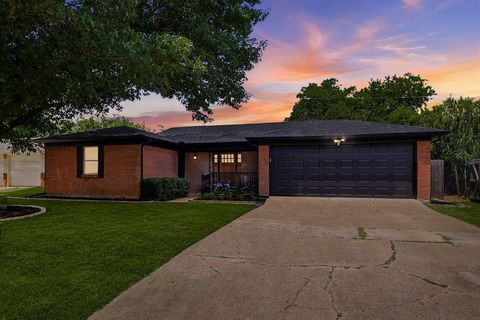 Photo of 1113 Norwood Drive, Hurst, TX 76053 (MLS # 21289787)