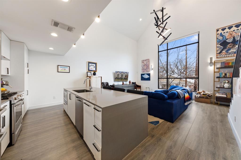 3880 Munger Avenue 2