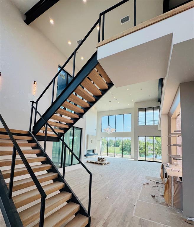 207 Sunset Point Trail