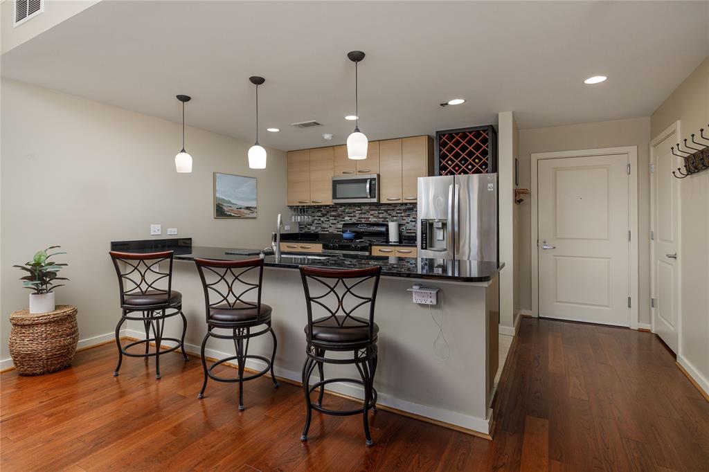 Metropolitan 1200 Main St Condo - Residential