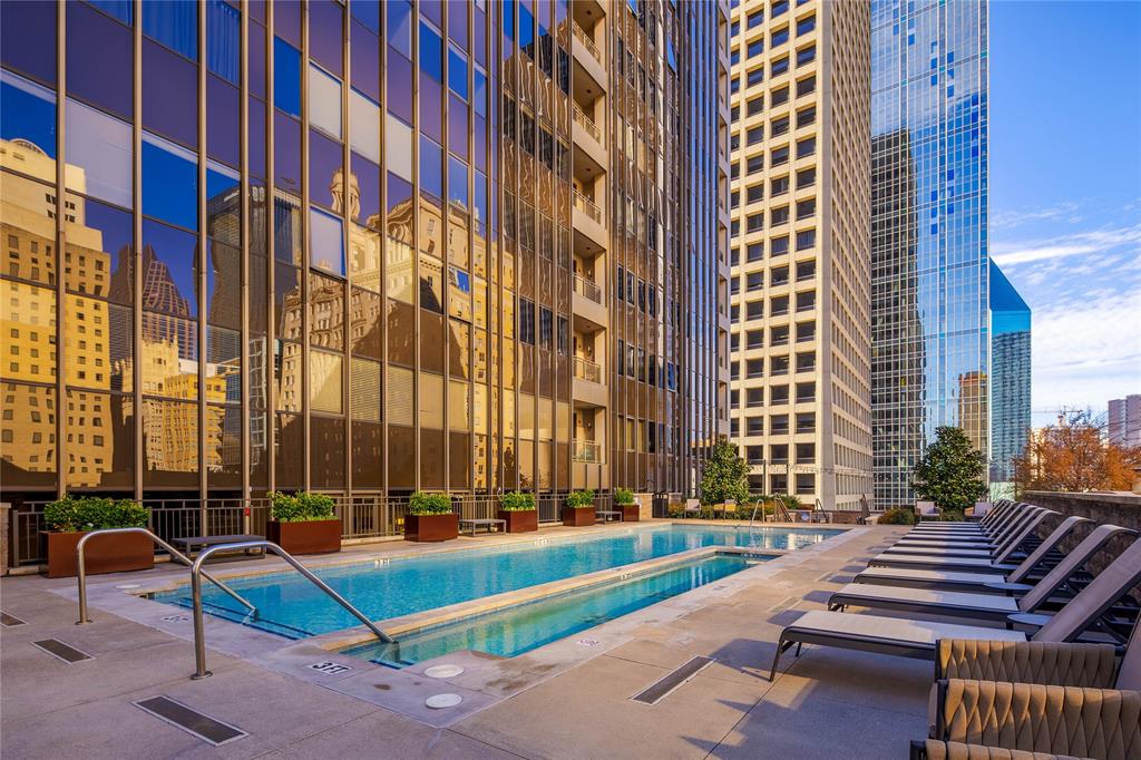 Metropolitan 1200 Main St Condo - Residential