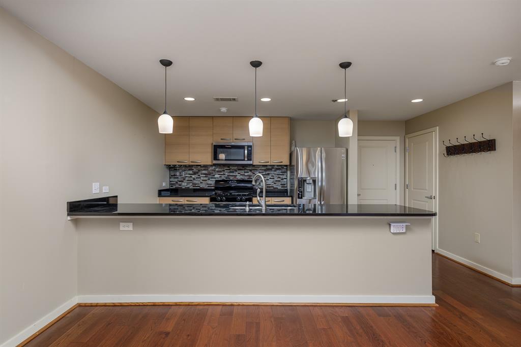 Metropolitan 1200 Main St Condo - Residential