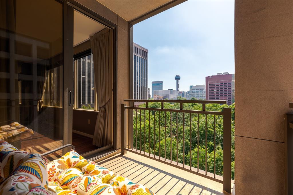 Metropolitan 1200 Main St Condo - Residential