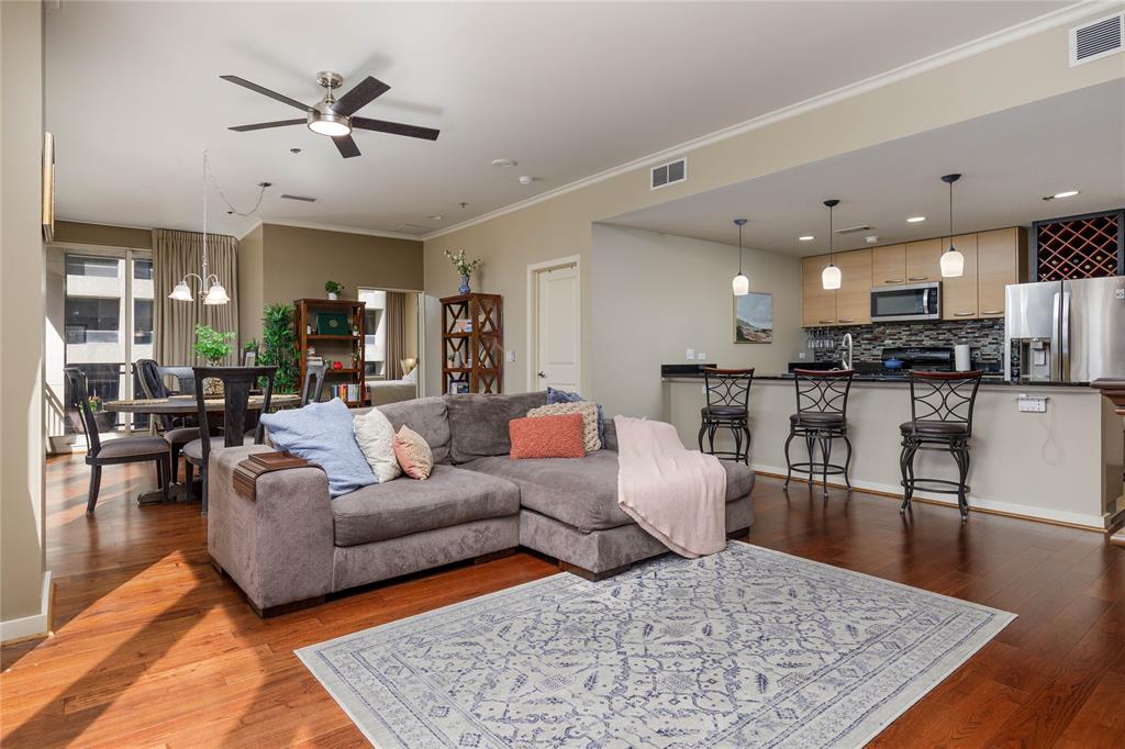 Metropolitan 1200 Main St Condo - Residential