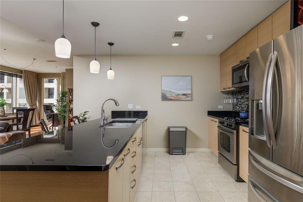 Metropolitan 1200 Main St Condo - Residential