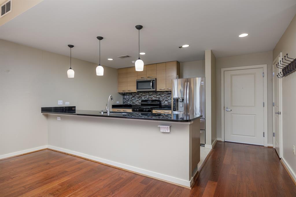 Metropolitan 1200 Main St Condo - Residential