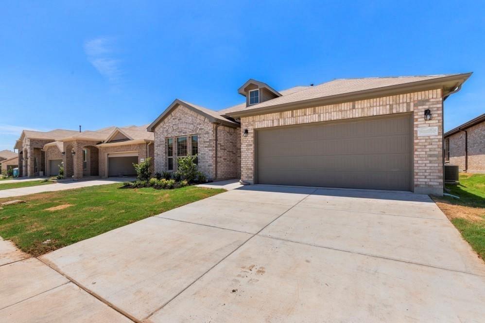 TRAILS OF ELIZABETH CREEK PHASE 5 - Residential Lease