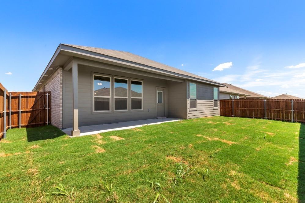 TRAILS OF ELIZABETH CREEK PHASE 5 - Residential Lease