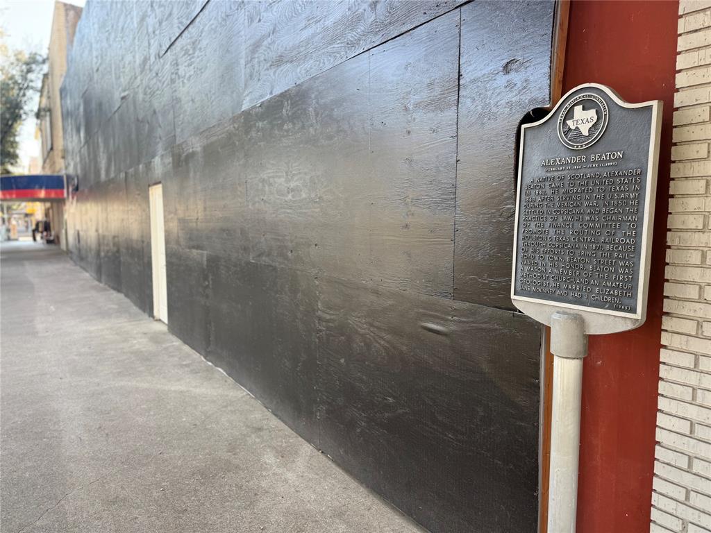 Corsicana - Commercial Sale