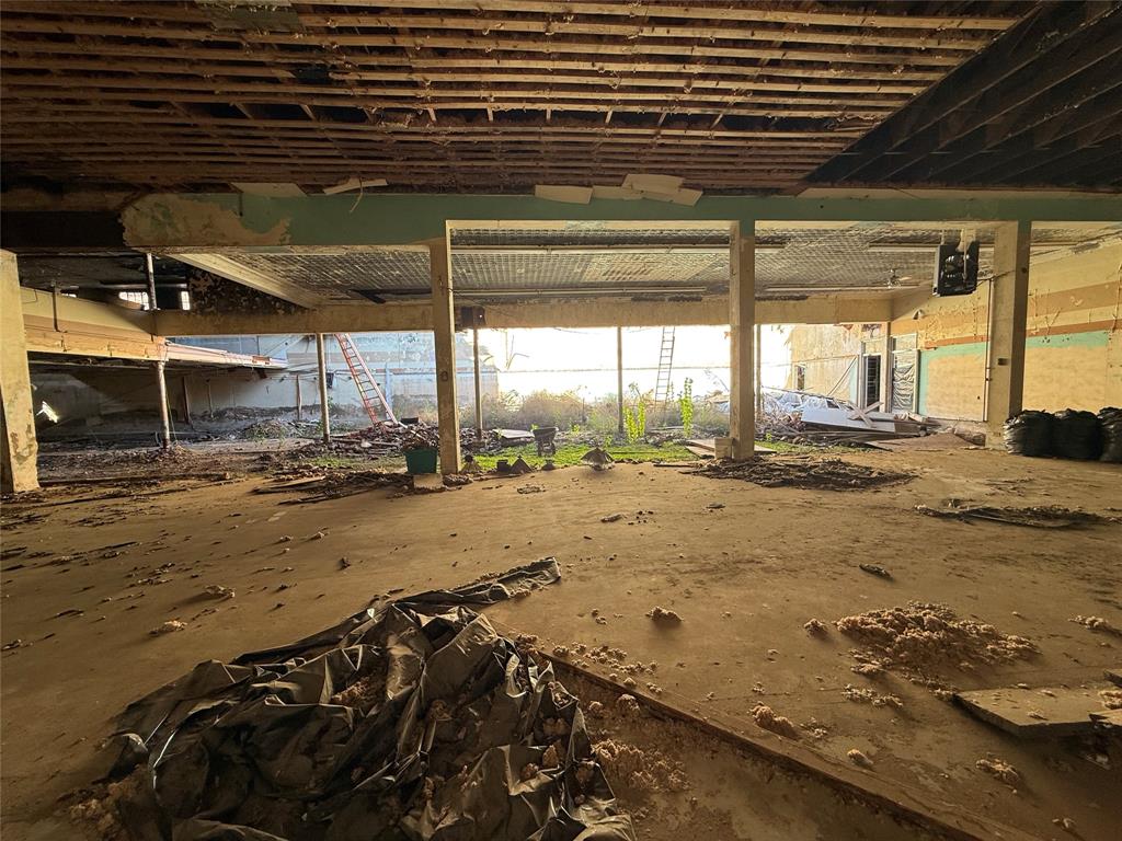 Corsicana - Commercial Sale