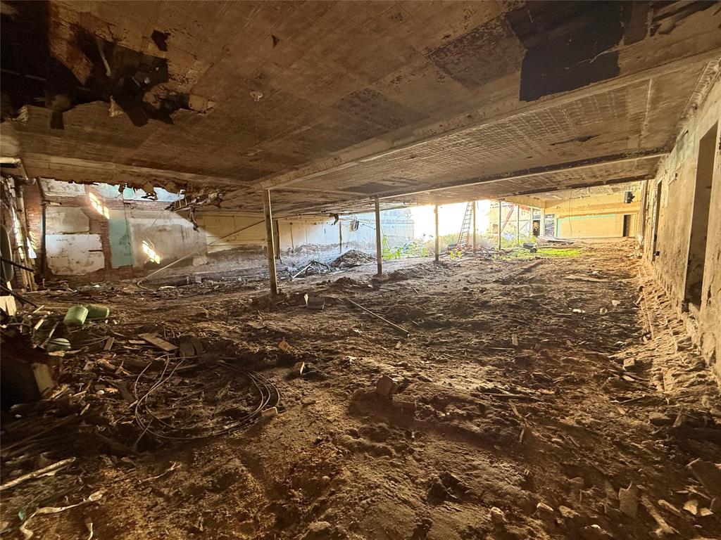 Corsicana - Commercial Sale