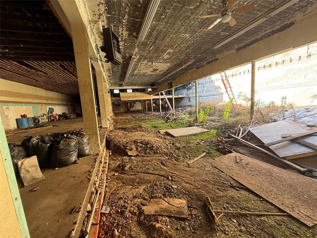 Corsicana - Commercial Sale