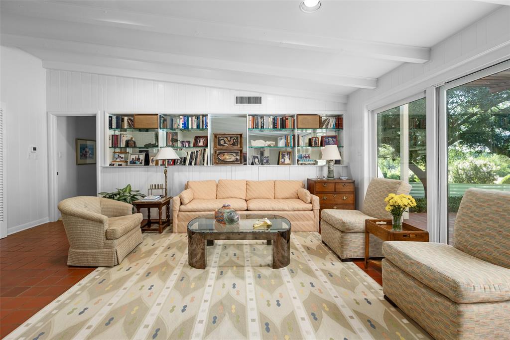 6459 Floyd Drive