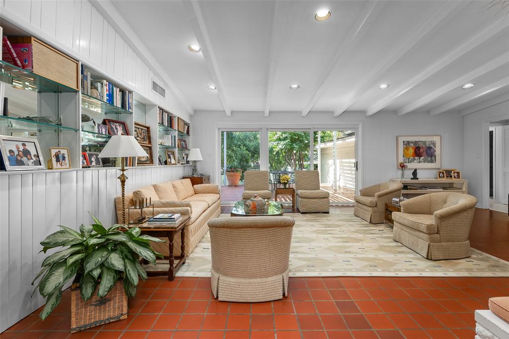 6459 Floyd Drive