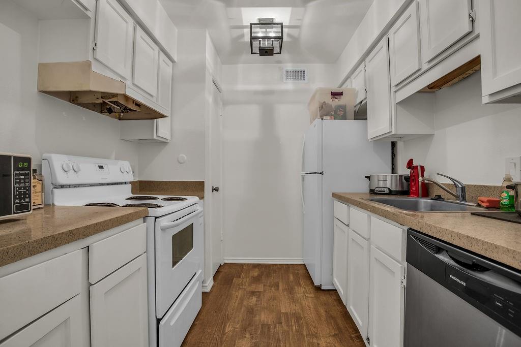 Oakhollow Condo - Residential