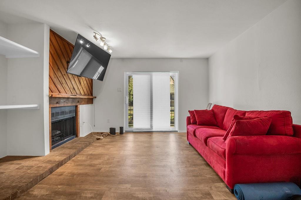 Oakhollow Condo - Residential