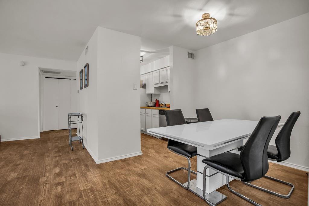 Oakhollow Condo - Residential