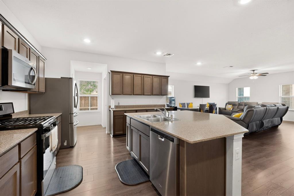 Photo 1 of 40 — 1114 Emerald Gate Drive, Princeton, TX 75407